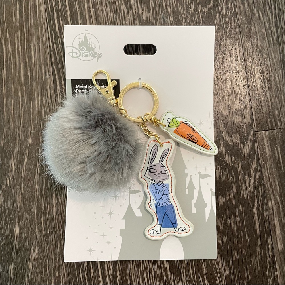 Disney Parks Judy Hobbs Zootopia Gray Pom Carrot Keychain/Bag Charm - Picture 2 of 6